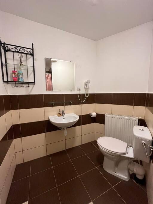 12# Sunflower Cozy Apartment Budapest Ngoại thất bức ảnh